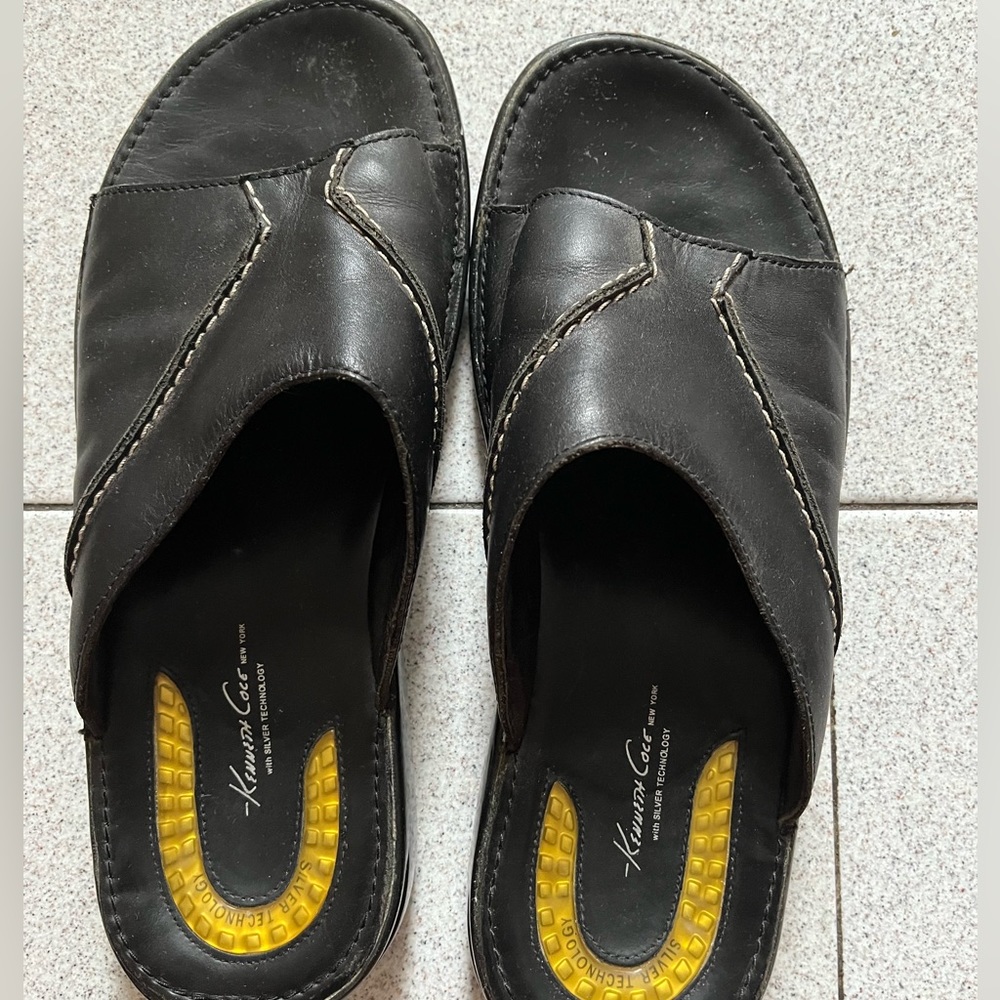 Vintage Kenneth Cole leather slides with silver technology